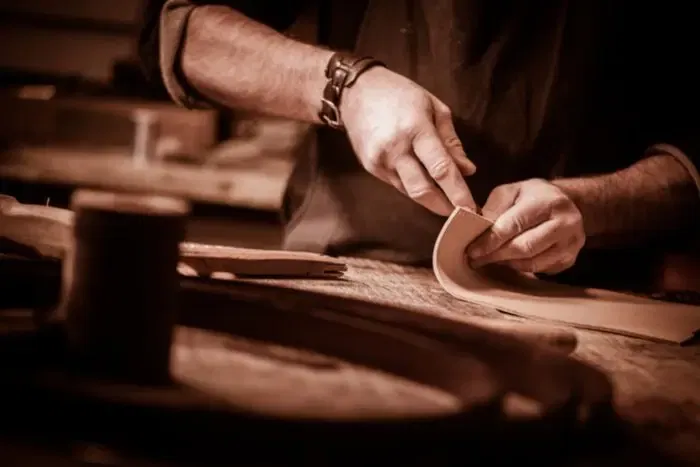 La storia del cuoio dalle origini al lusso contemporaneo